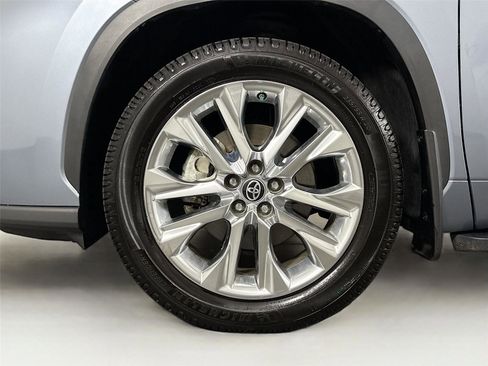 Used 2023 Toyota Highlander Limited AWD/4WD image 45