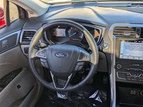 Used 2019 Ford Fusion SEL image 13