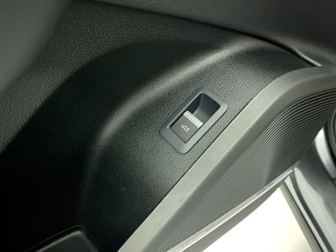 Certified 2025 Audi Q5 2.0T Premium Plus w/ Premium Plus Package image 9