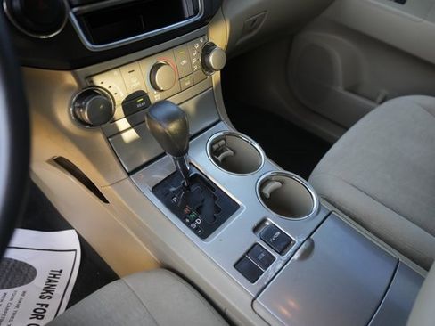 Used 2013 Toyota Highlander Plus image 27