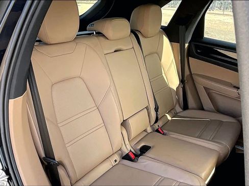 Used 2023 Porsche Cayenne image 19