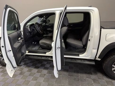 Used 2019 Toyota Tacoma TRD Off-Road image 12