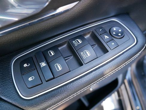 Used 2024 RAM 1500 Laramie image 10