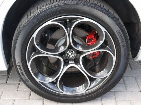 Used 2023 Alfa Romeo Stelvio Veloce image 44