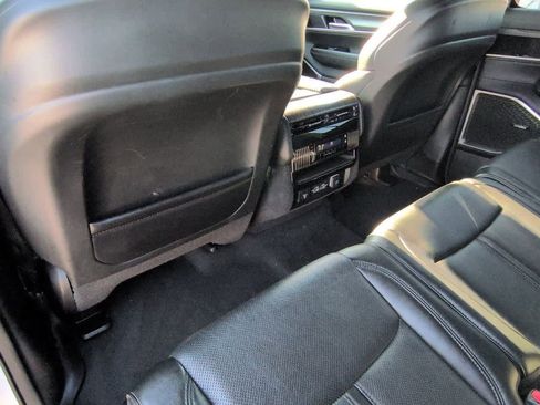 Used 2024 Jeep Wagoneer Series II w/ Flexible Seating Group image 17