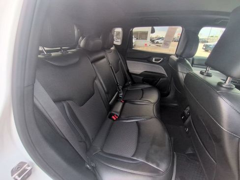Used 2025 Jeep Compass Latitude w/ Sun & Sound Group AWD/4WD image 29