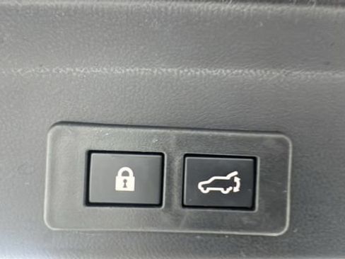 Used 2024 Subaru Ascent Premium w/ Convenience Package image 17