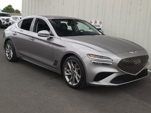 Used 2022 Genesis G70 2.0T image 3