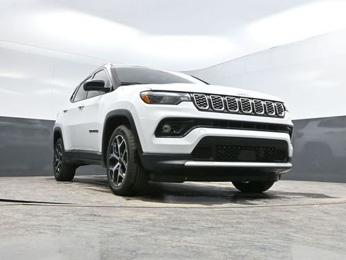 Used 2025 Jeep Compass Limited image 47