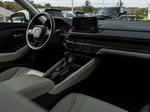Used 2025 Honda Accord LX image 34