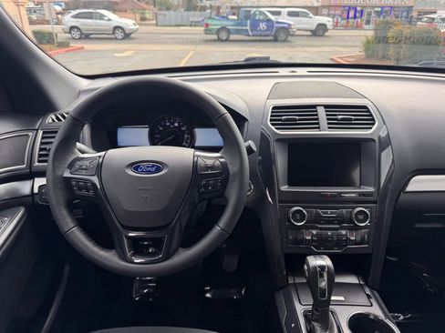 Used 2018 Ford Explorer XLT w/ Equipment Group 201A image 21