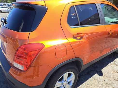 Used 2016 Chevrolet Trax LT w/ LT Sun and Sound Package FWD image 18