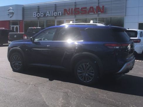 Used 2024 Nissan Pathfinder SL w/ SL Premium Package image 5