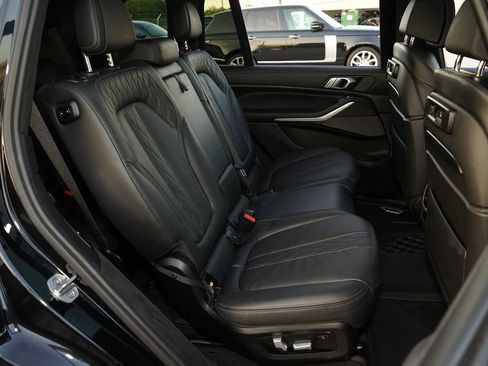 Used 2021 BMW X7 M50i image 21