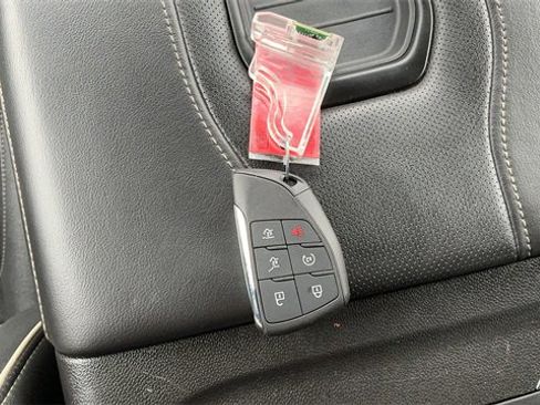 Used 2021 GMC Yukon XL SLT image 28