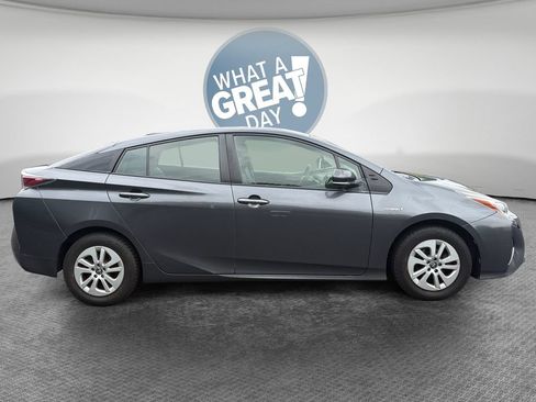 Used 2016 Toyota Prius Two FWD image 2