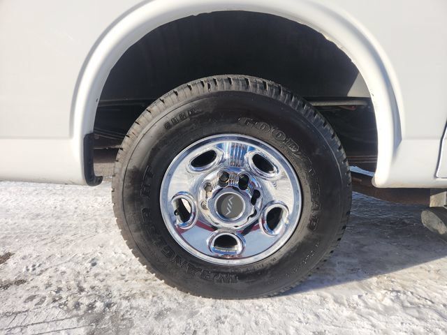 Used 2014 Chevrolet Express 2500 RWD image 15