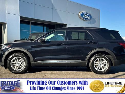 Used 2025 Ford Explorer Active AWD/4WD image 7