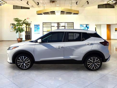 Certified 2023 Nissan Kicks SV FWD image 8