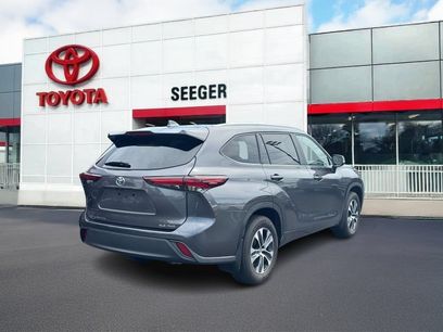 Used 2025 Toyota Highlander XLE