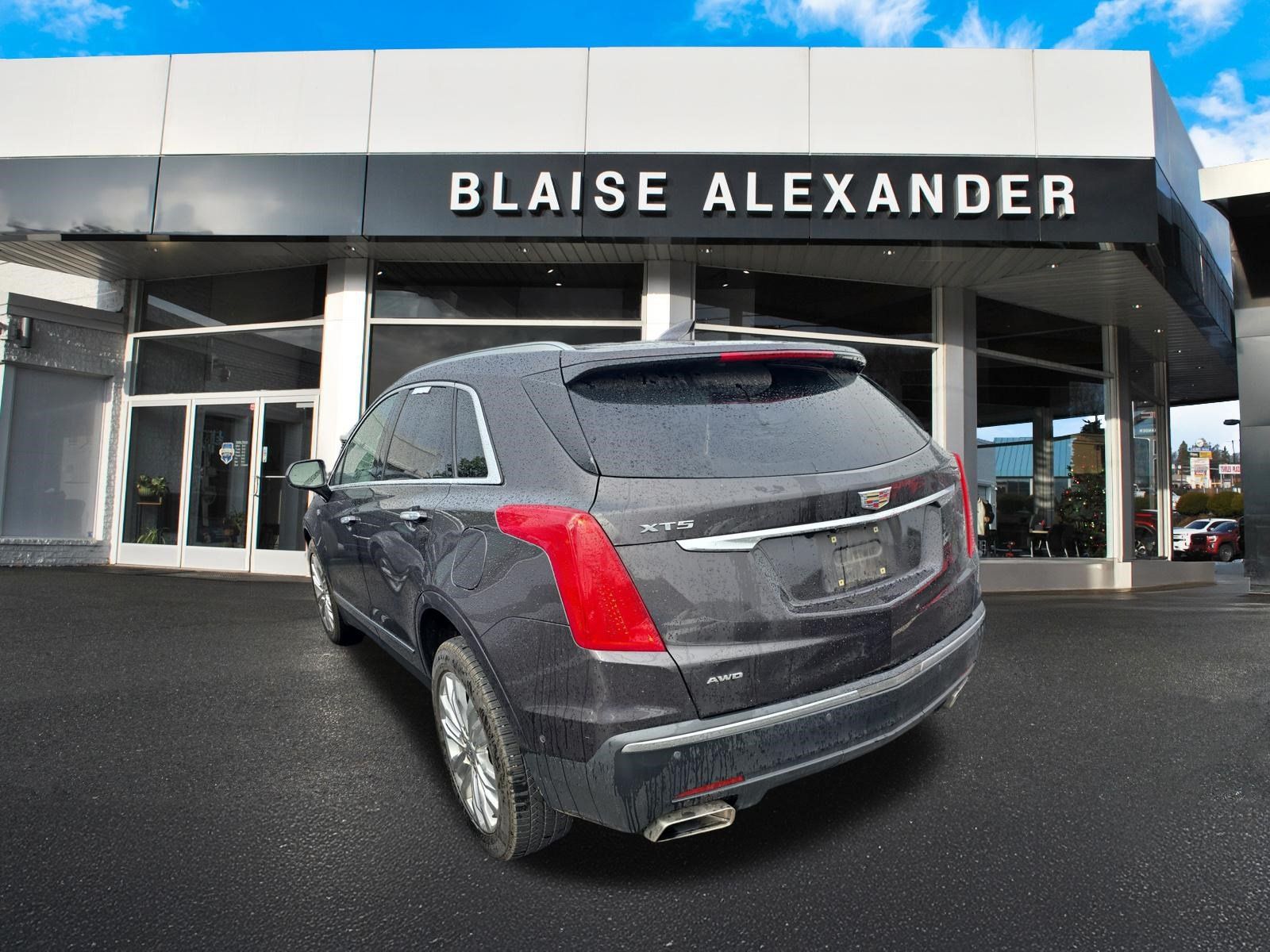 Used 2018 Cadillac XT5 Premium Luxury w/ Driver Assist Package AWD/4WD image 6