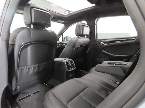 Certified 2026 Porsche Macan AWD/4WD image 45