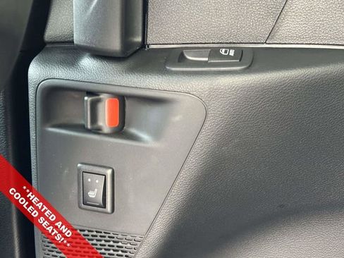 New 2026 Chrysler Pacifica Limited w/ Uconnect Theater Family Group image 12