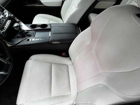 Used 2022 Lexus LX 600 4WD w/ Accessory Package (Z1) image 16