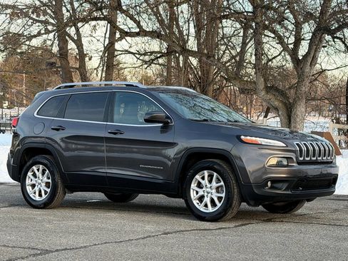 Used 2018 Jeep Cherokee Latitude Plus image 6
