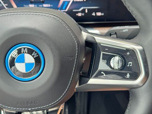 Used 2023 BMW i7 xDrive60 w/ Executive Package 2 AWD/4WD image 26