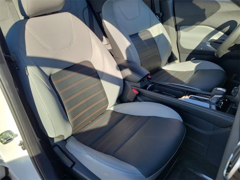 Used 2024 Nissan Kicks SR w/ SR Premium Package image 19