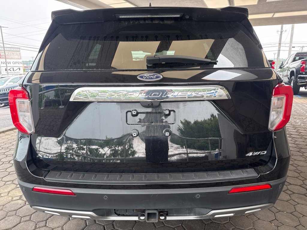 Certified 2023 Ford Explorer XLT w/ Equipment Group 202A AWD/4WD image 7