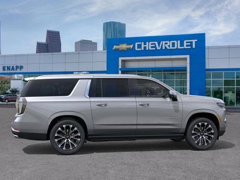 New 2026 Chevrolet Suburban High Country w/ LPO, Illumination Package RWD image 29