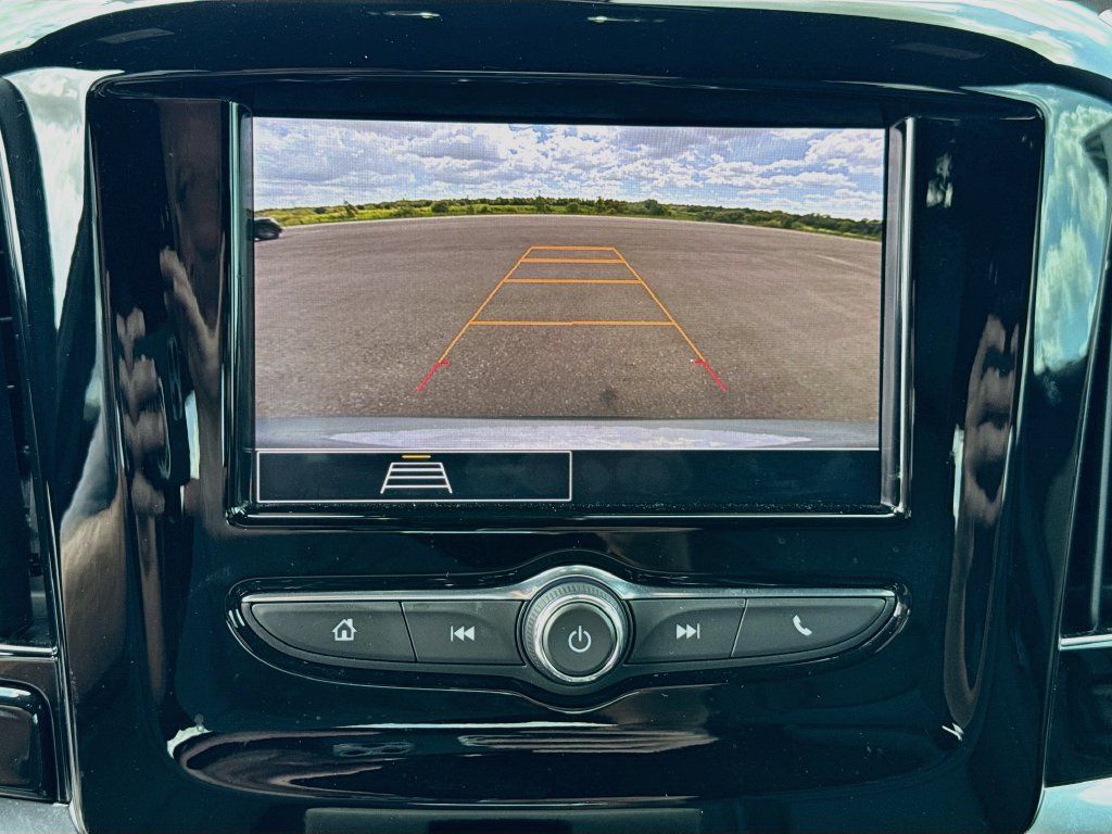 Used 2023 Chevrolet Traverse LS w/ Safety Package FWD image 13