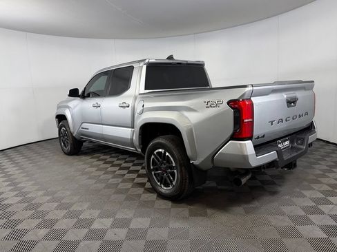 Used 2024 Toyota Tacoma TRD Sport AWD/4WD image 9
