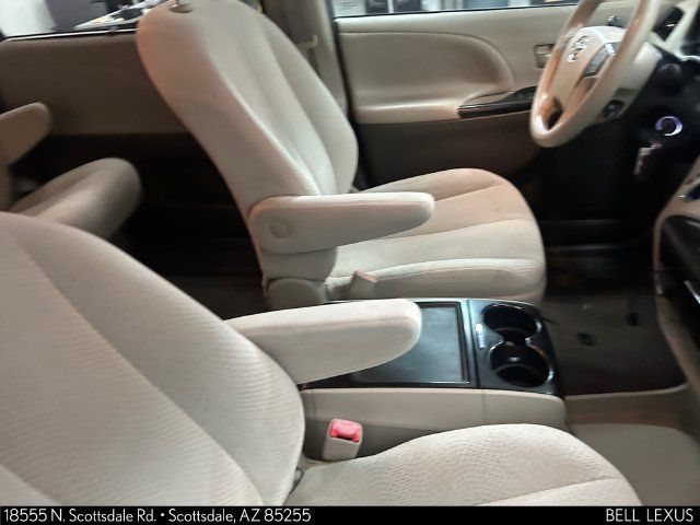 Used 2013 Toyota Sienna LE w/ Towing Pkg FWD image 12