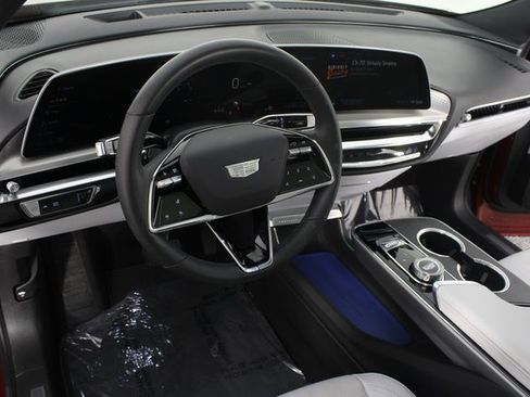 Used 2024 Cadillac Lyriq Sport image 9