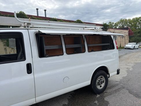 Used 2016 GMC Savana 2500 w/ Savana Pro Plus Package RWD image 20