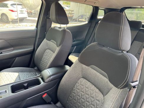 Used 2025 Nissan Kicks SV image 32