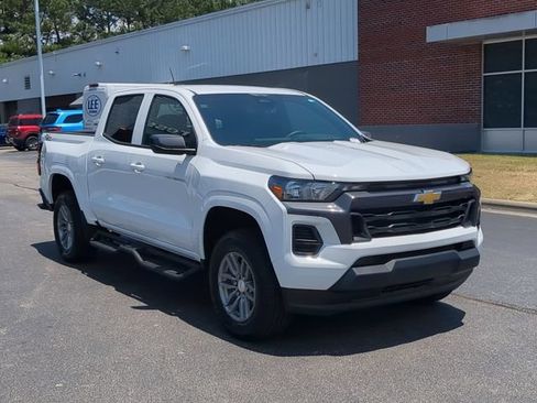 Used 2025 Chevrolet Colorado LT w/ Advanced Trailering Package RWD image 1