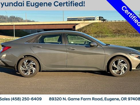 Used 2025 Hyundai Elantra SEL image 3