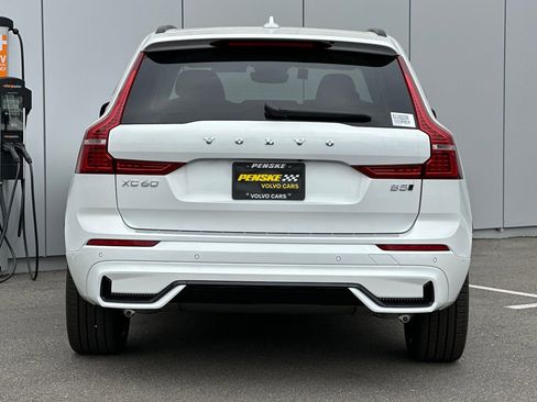 Certified 2025 Volvo XC60 B5 Ultra w/ Protection Package Premier image 4