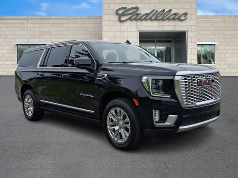 Used 2022 GMC Yukon XL Denali AWD/4WD image 2