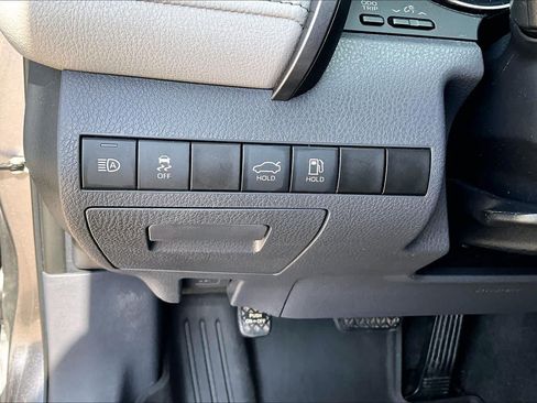 Used 2019 Toyota Camry LE FWD image 30