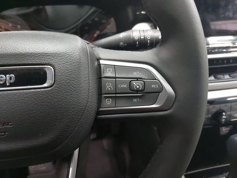 Used 2025 Jeep Compass Limited AWD/4WD image 17