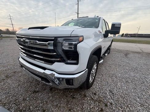 Used 2025 Chevrolet Silverado 2500 LTZ w/ LTZ Plus Package AWD/4WD image 2