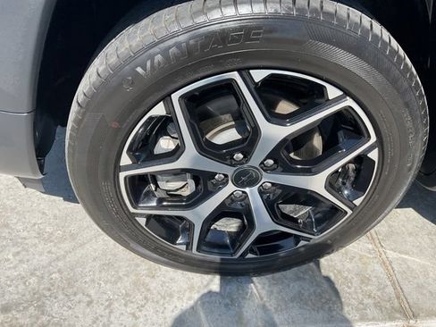 Used 2025 Jeep Compass Limited AWD/4WD image 12