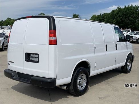 Used 2021 Chevrolet Express 2500 RWD image 2