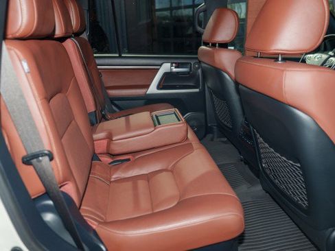 Used 2021 Toyota Land Cruiser image 18