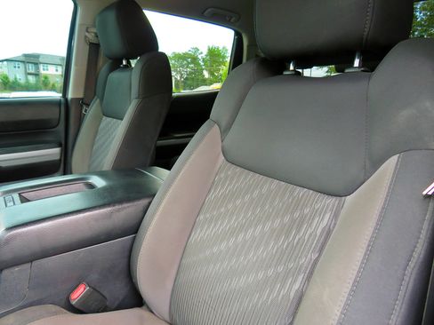 Used 2018 Toyota Tundra SR5 w/ SR5 Upgrade Package image 14